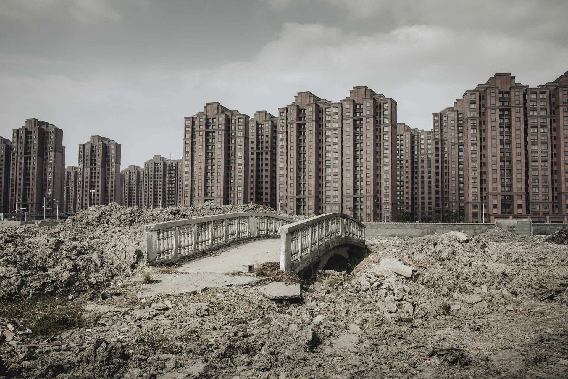 Пустые города китая фото These Huge, Eerie Apartment Blocks Will Someday House Millions of People in Chin