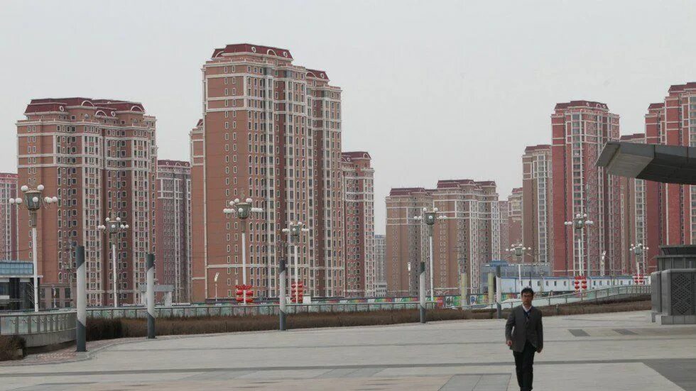 Пустые города китая фото A fifth of China’s urban housing supply lies empty, equivalent to 50 million hom