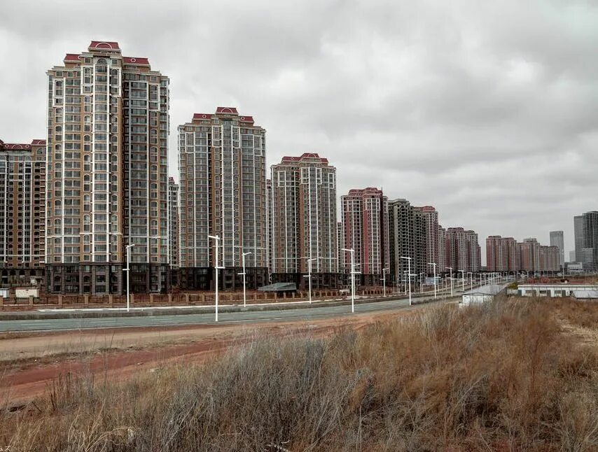 Пустые города китая фото Are Mongolian Nomads moving into China's Ghost Cities? Ghost city, City, Abandon