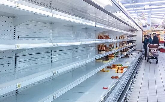 Пустые полки магазина фото Ретейлеры предупредили о перебоях с продуктами из-за поправок Госдумы - РБК