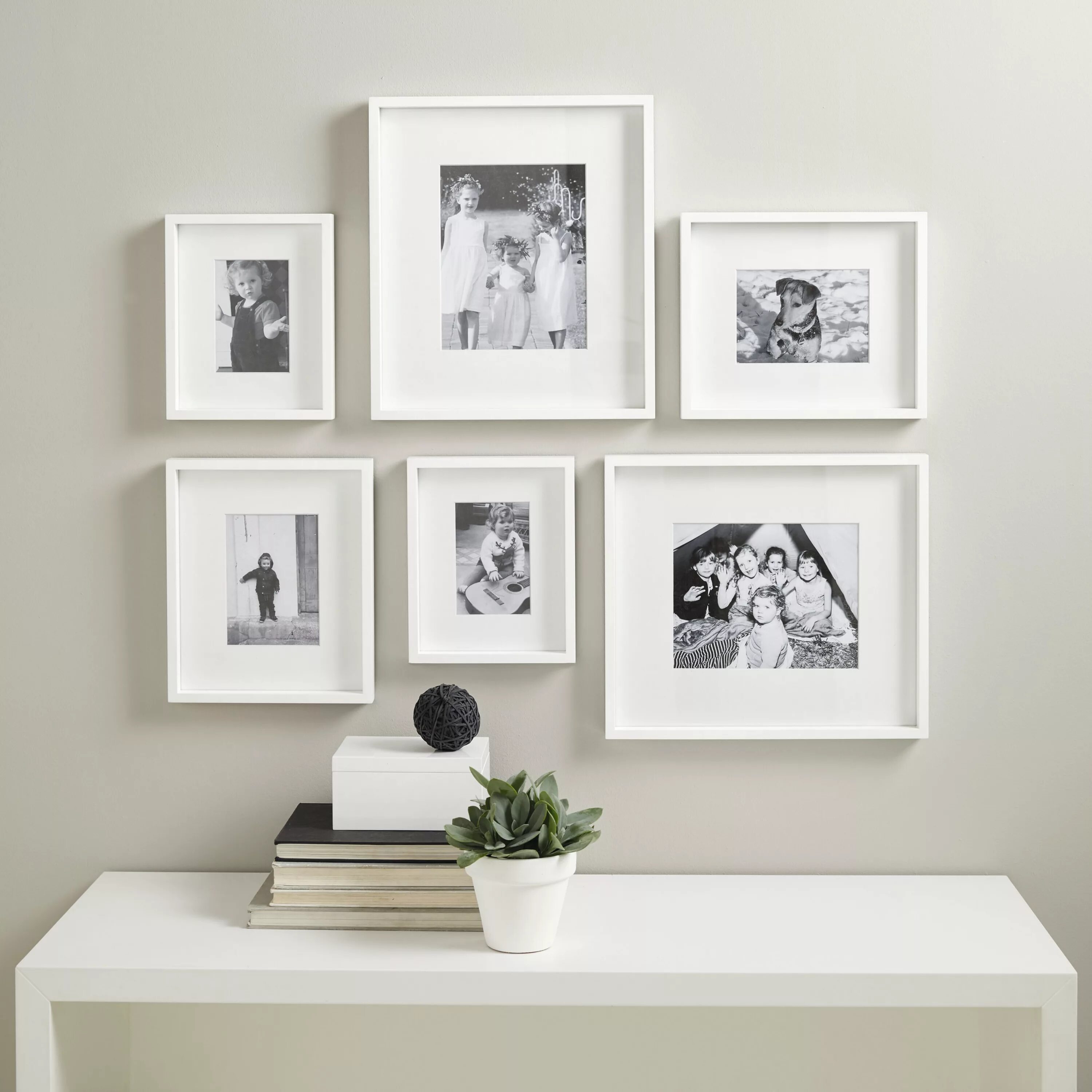 Пустые рамки на стене в интерьере Picture Gallery Wall Small Photo Frame Set Photo Frames The White Company Pictur