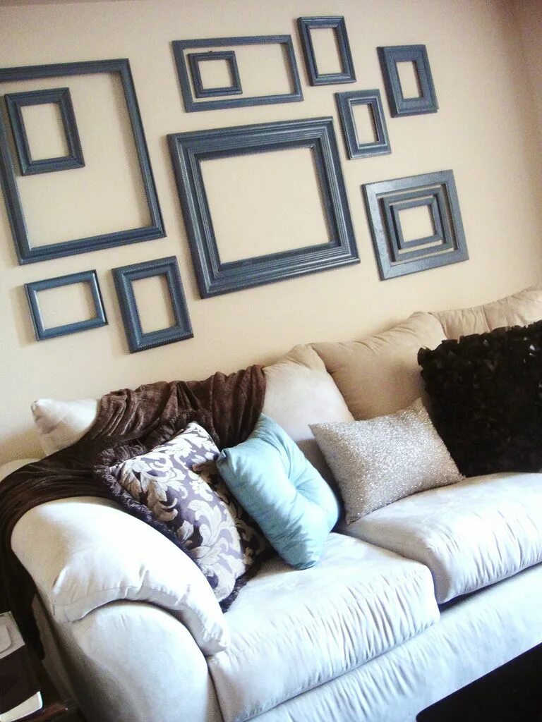 Пустые рамки на стене в интерьере TristinandCompany: Frame wall Frames on wall, Empty frames, Decor