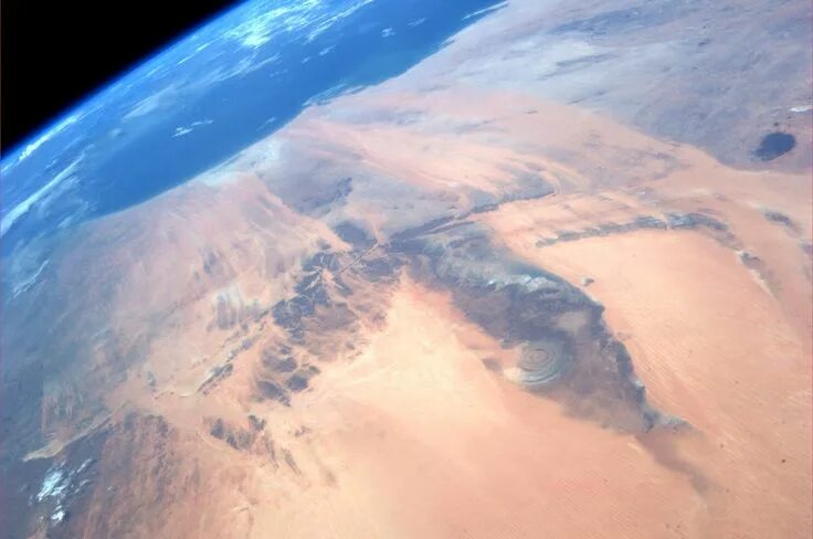 Пустыня из космоса фото The "Eye of the Sahara" in Mauritania, Africa. Taken August 28, 2013. KN from sp