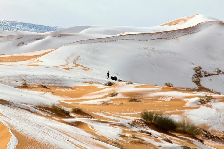 Пустыня зимой фото These Photos of Snow in the Sahara Look Like Something Out of 'Star Wars' Snow i