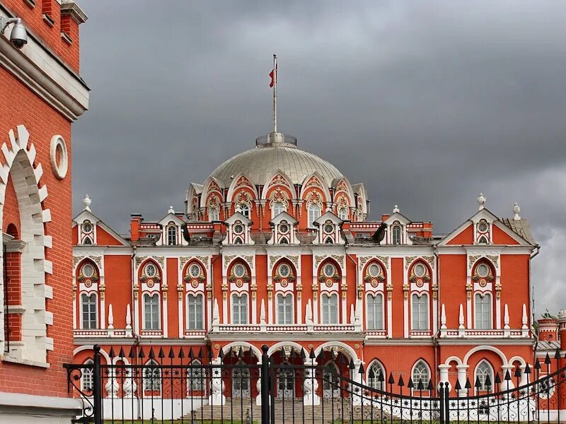 Путевой дворец москва фото ПУТЕШЕСТВИЕ В МИСТИЧЕСКИЙ ЗАМОК И ПО ГОТИЧЕСКОЙ МОСКВЕ (экскурсия на микроавтобу