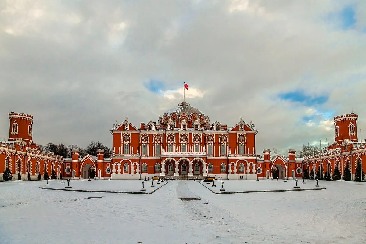 Путевой дворец москва фото Petrovsky Palace - Wikipedia