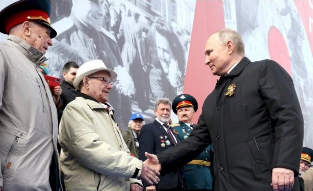 Путин 9 мая фото Поздравление участника Великой Отечественной войны Костина Семена Ивановича