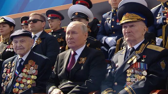 Путин 9 мая фото Putin joined by former KGB and NKVD officers at Victory Day parade