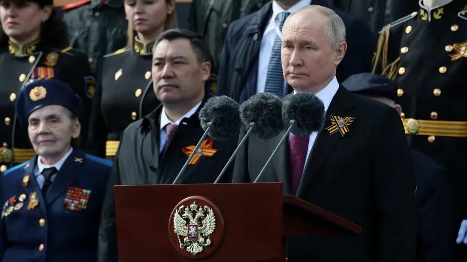 Путин 9 мая фото Russia to boost size of army by 15% to 1.32 million