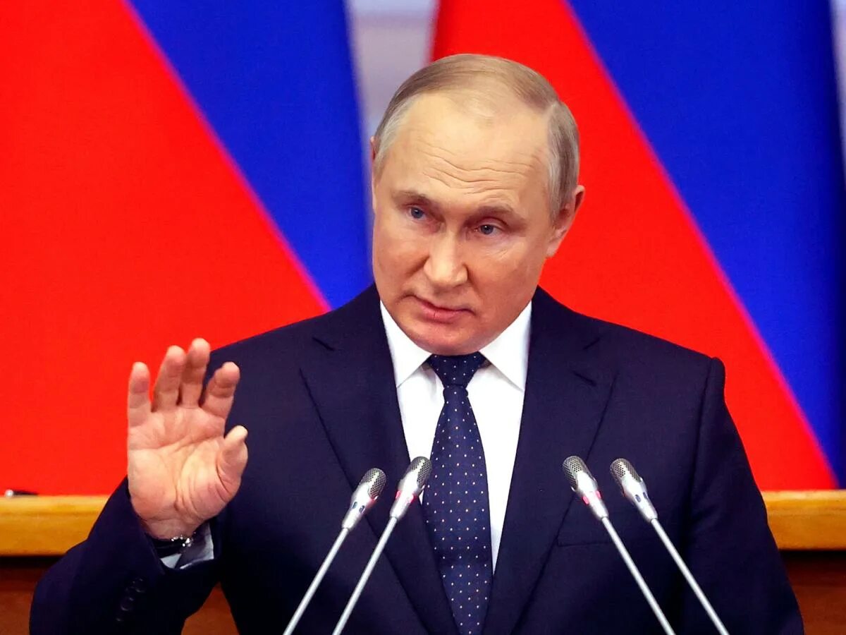 Путин газ подключение Exiled Russian oligarch says Putin doesn't just want to annex Ukraine anymore, h