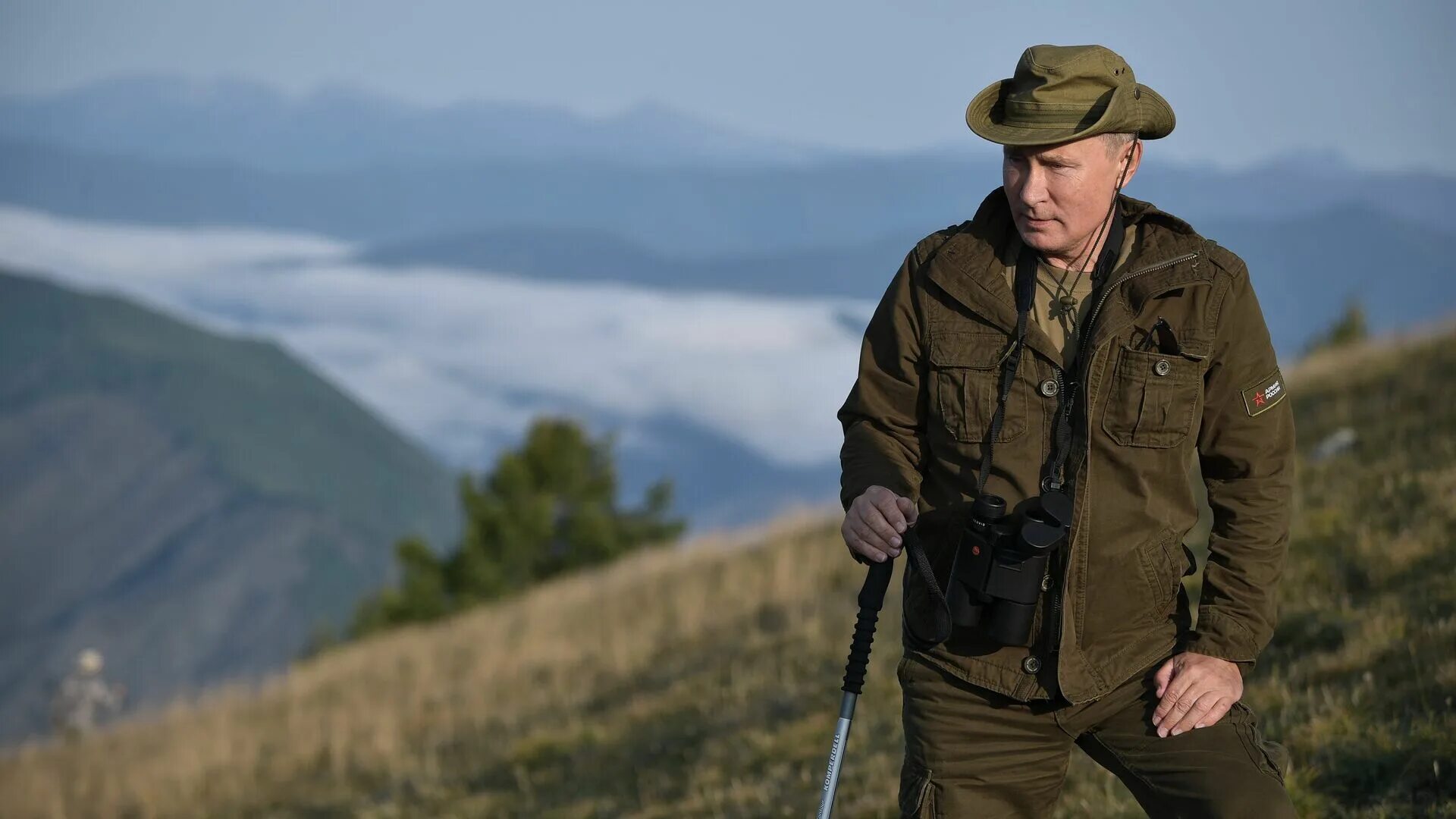 Путин на природе фото Директор мастерской рассказала, сколько стоит меховой костюм как у Путина - РИА 