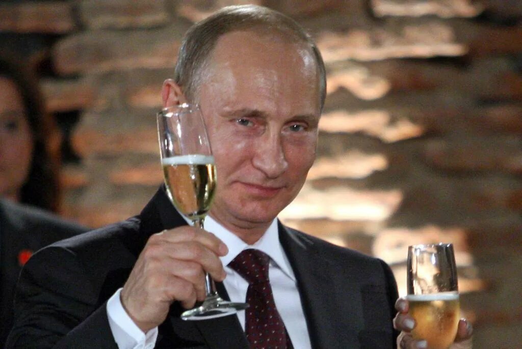 Путин с бокалом вина фото Putin bought over a million bottles of wine amid import fear Page Six