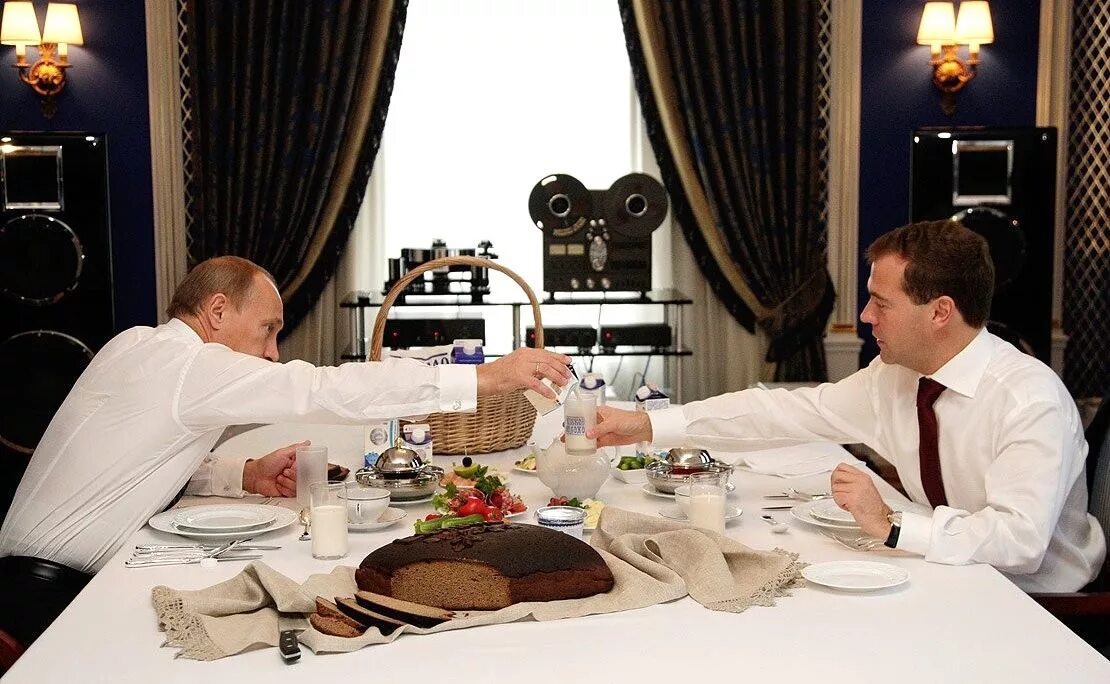 Путин в ресторане фото Working meeting with Prime Minister Vladimir Putin * President of Russia