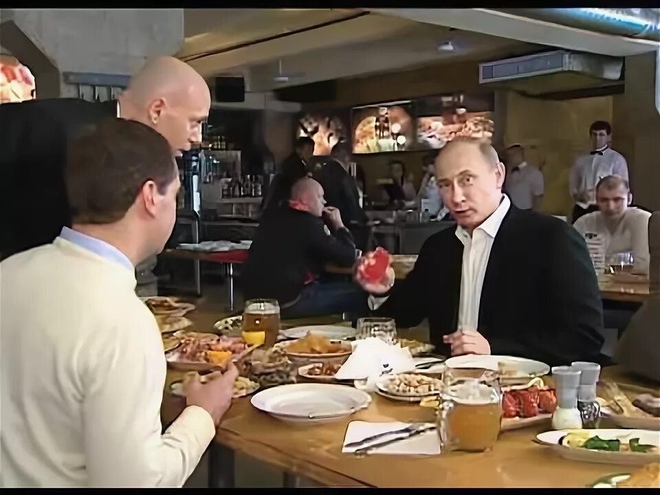 Путин в ресторане фото Д. Медведев: "Лучший бар - Жигули!" - YouTube