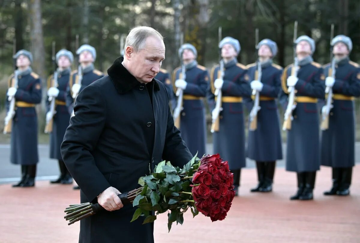 Путин в спб фото Путин прибыл на Невский пятачок в день 80-летия прорыва блокады Ленинграда Аргум