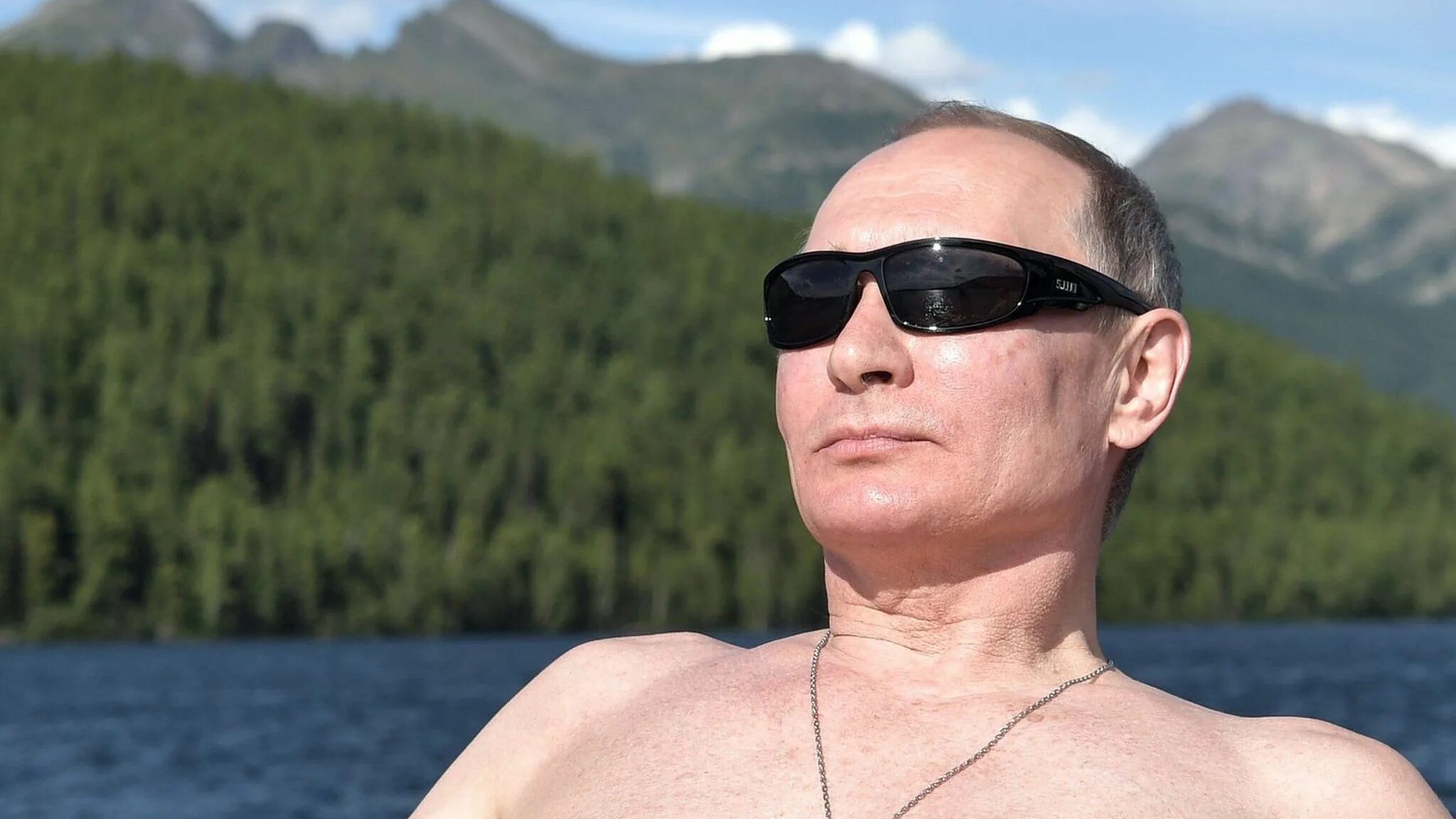 Путин в темных очках фото The online bots behind Vladimir Putin's birthday wishes - BBC News