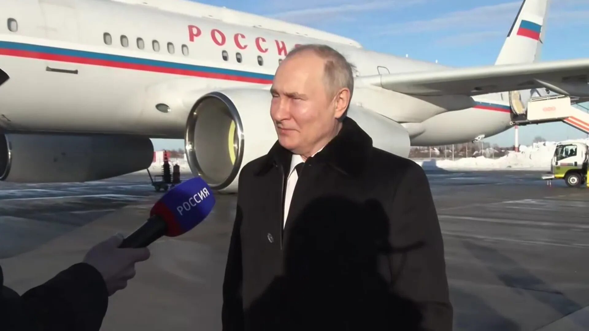 Путин в уфе сегодня фото Перед отлётом из Уфы Владимир Путин дал комментарий журналисту телеканала "Росси