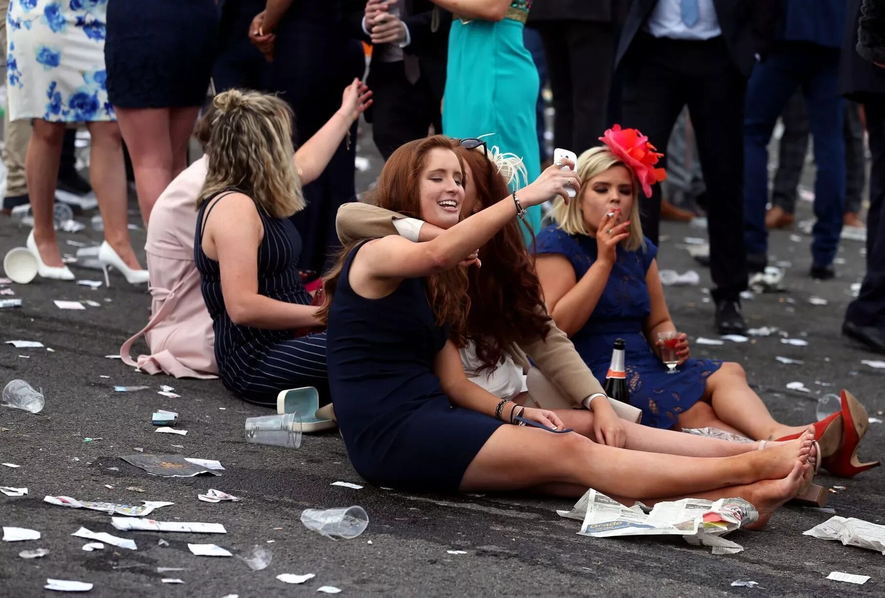 Пьяные выходки девушек в лесу фото Ladies Day at Aintree - Daily Record