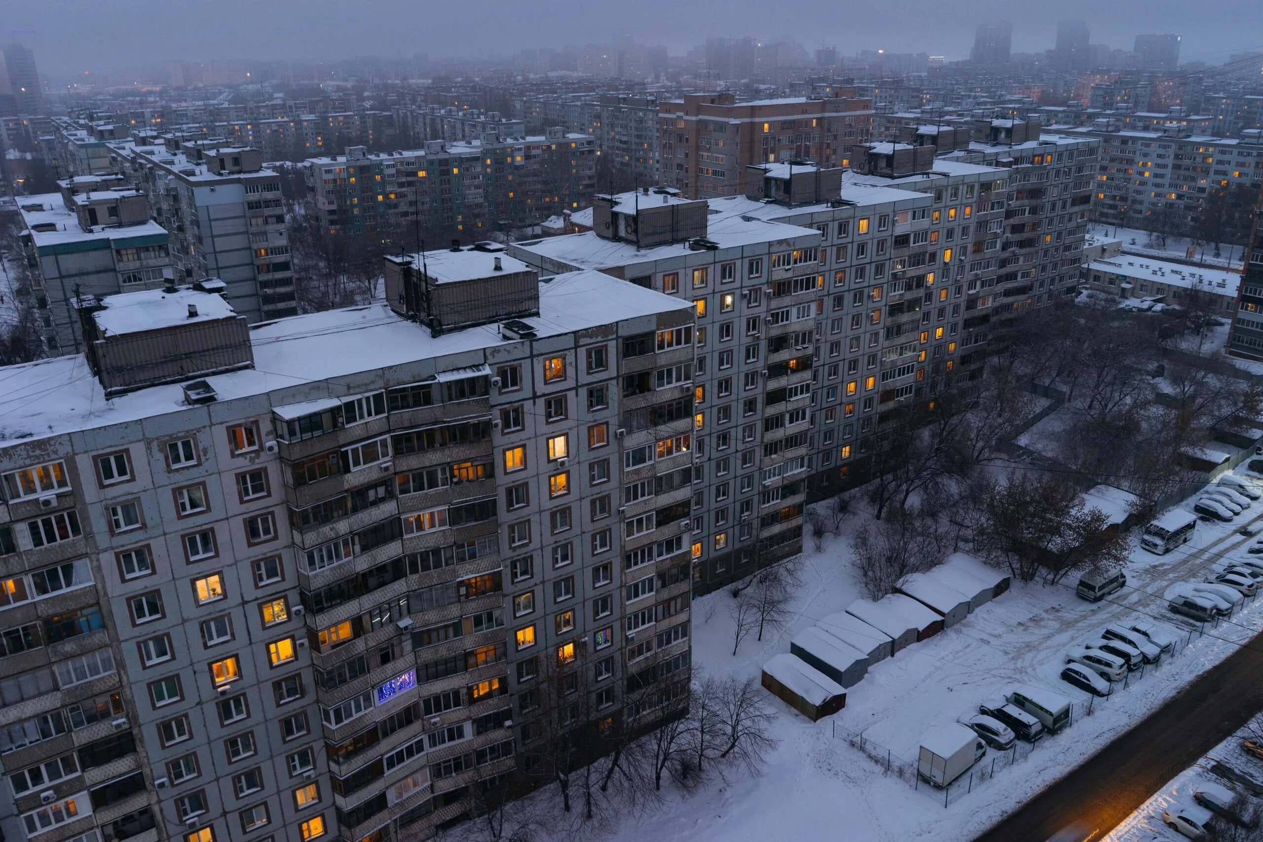 Пятиэтажка зимой фото #house #city #Russia #faded #grey #gloomy #trees #winter #snow #2K #wallpaper #h