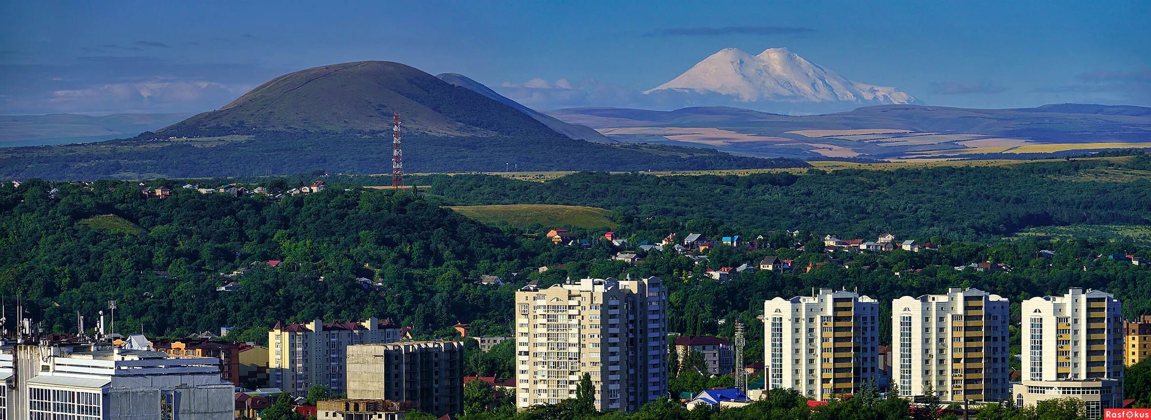 Пятигорск фото города 2023 Фото: Утро в Пятигорске. Фотограф путешественник Михаил Баевский. Панорама. Фото