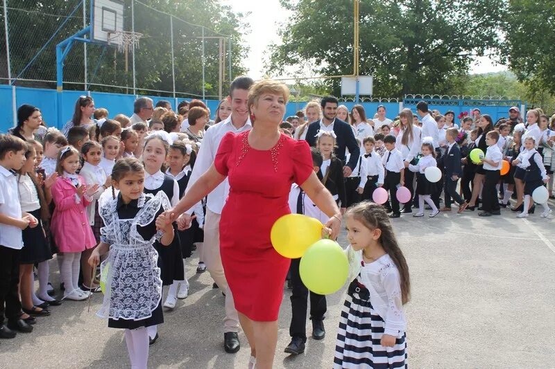 Пятигорская школа 1 фото geula.pyatigorsk.ru - В День знаний в пятигорской школе "Геула" прошла традицион