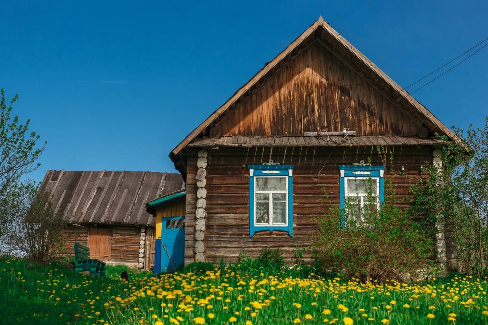 Пятистенный дом в деревне фото Сельский домик фото - DelaDom.ru