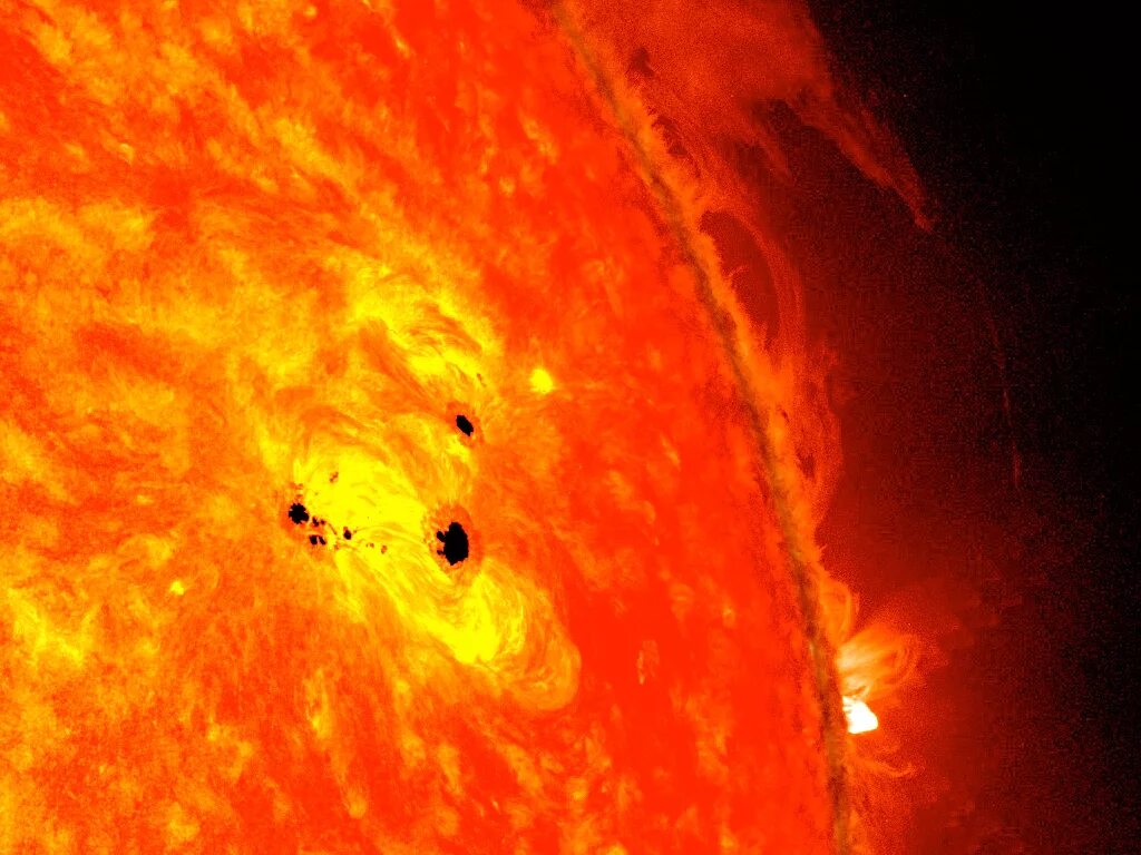 Пятна на солнце фото Файл:NASA's SDO Observes Fast-Growing Sunspot.jpg - Википедия