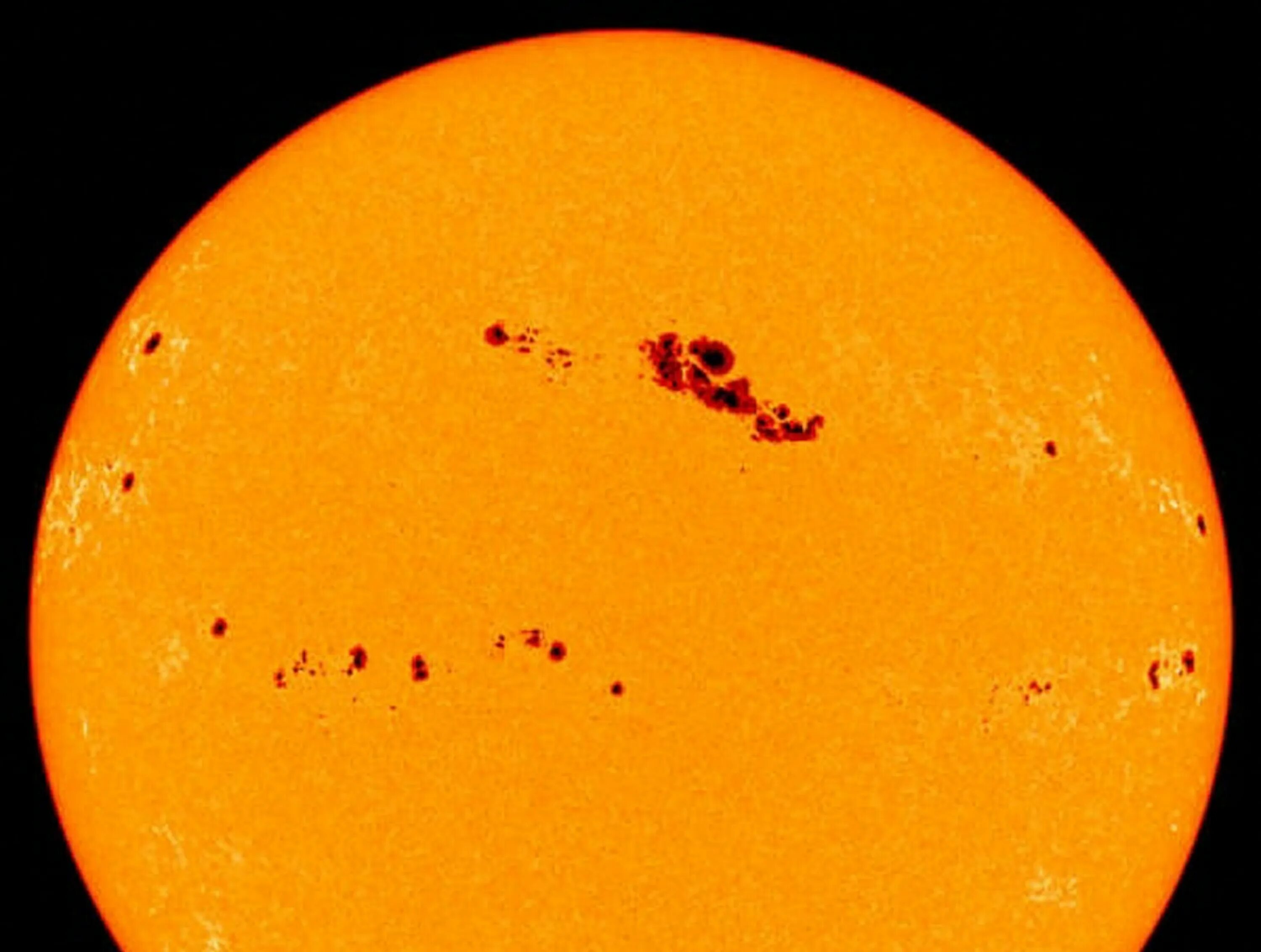 Пятна на солнце фото Sunspots Can Now Be Predicted Days in Advance