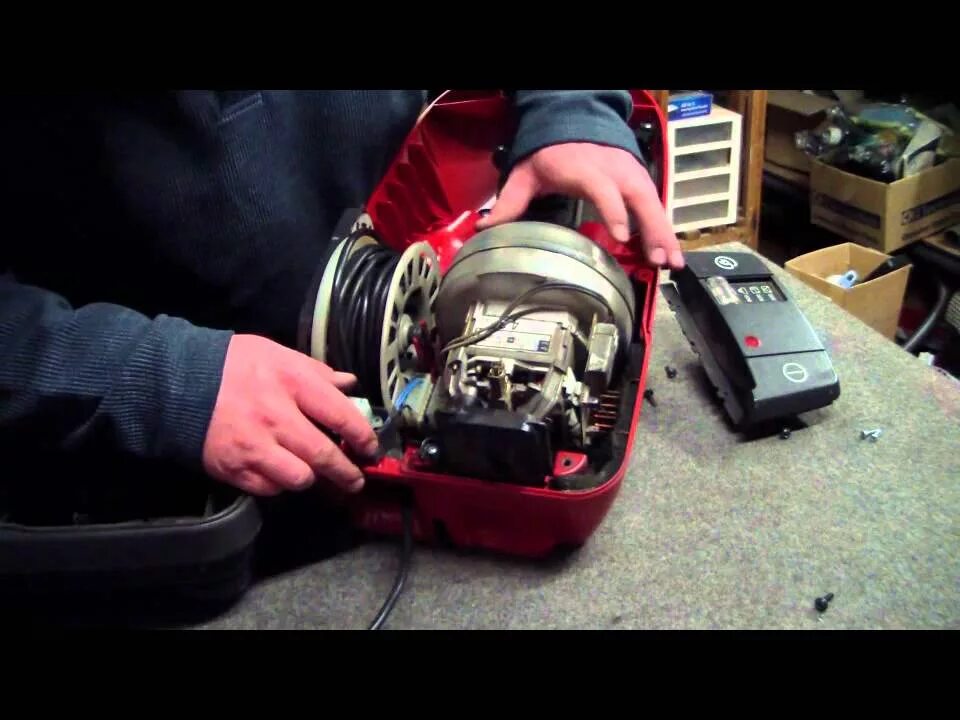 Пылесос ремонт своими How to Access the Motor and Cord Retract on a Miele S326 - YouTube