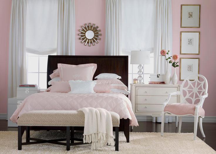 Пыльно розовый в интерьере спальни Julian Chest Dressers & Chests Brown furniture bedroom, Pink bedroom furniture, 