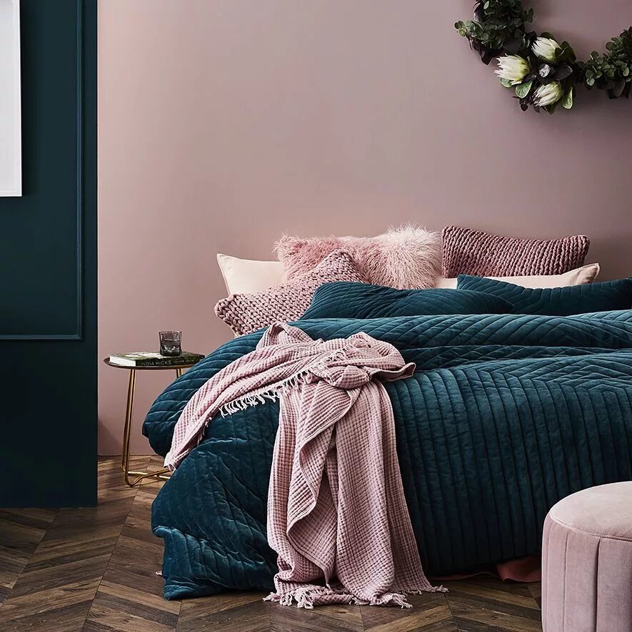 Пыльные цвета в интерьере Rebecca Judd Loves Home Republic - Rebecca Judd Loves Jardin Quilted Velvet Quil