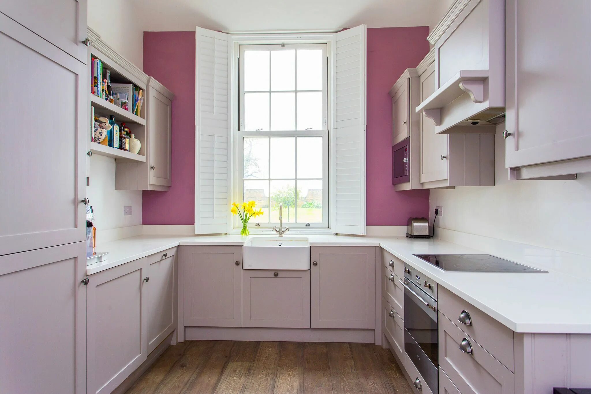 Пыльные цвета в интерьере кухни Beautiful lilac kitchen. Dark pink, purple or lilac kitchens are not as popular 