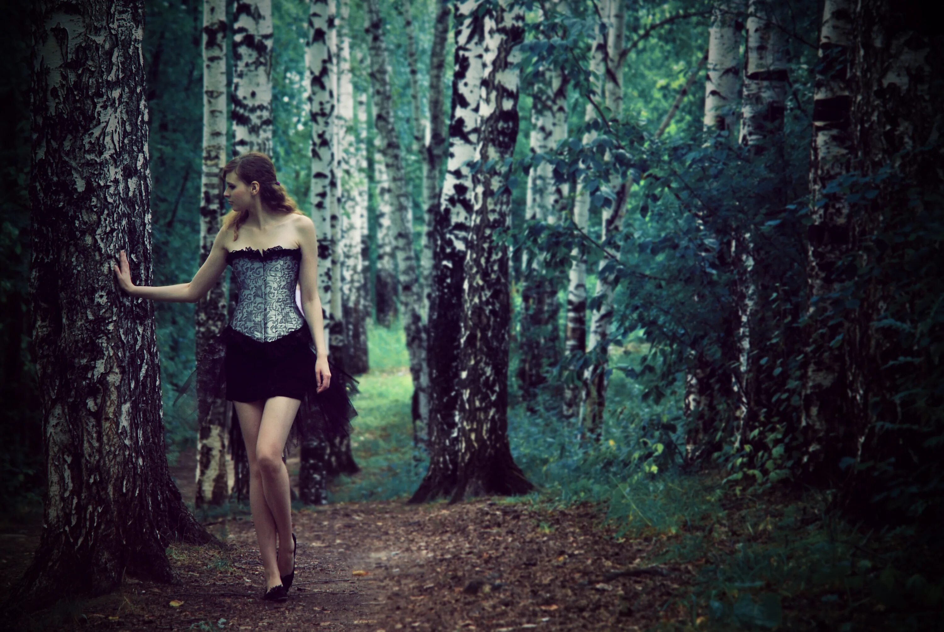 Пышка в лесу фото Wallpaper Woman in Black Tube Dress Standing in The Woods, Background - Download