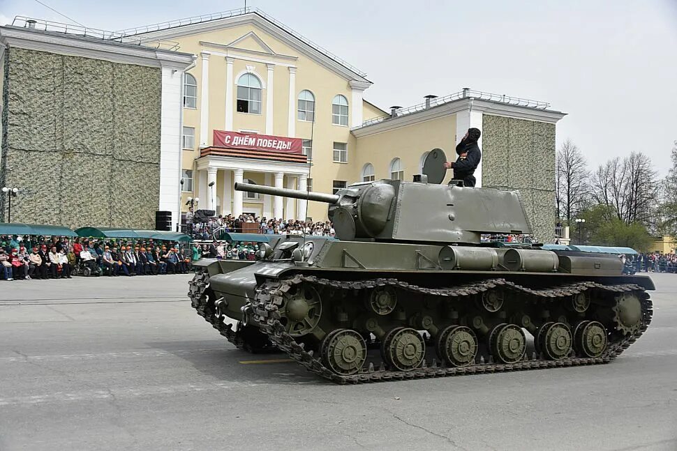 Пышма верхняя и нижняя фото военная техника Фоторепортаж: по улицам Верхней Пышмы проехало 40 единиц раритетной военной техн