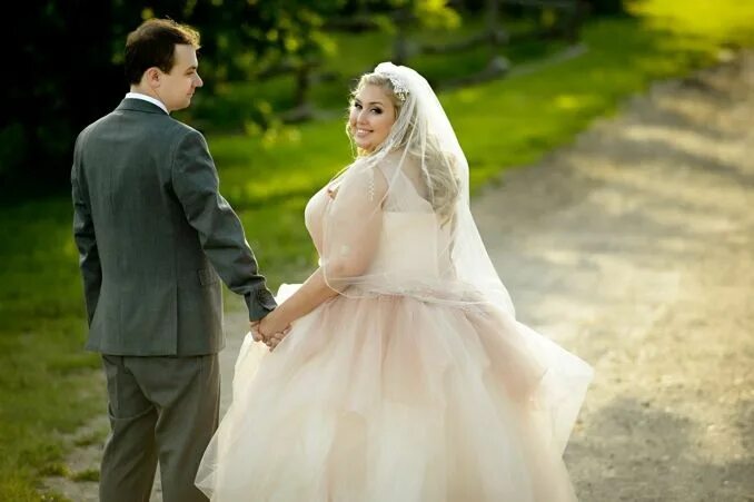 Пышная свадьба фото Real Plus Size Wedding Pretty in Pink Winery Wedding in Ontario Wedding picture 