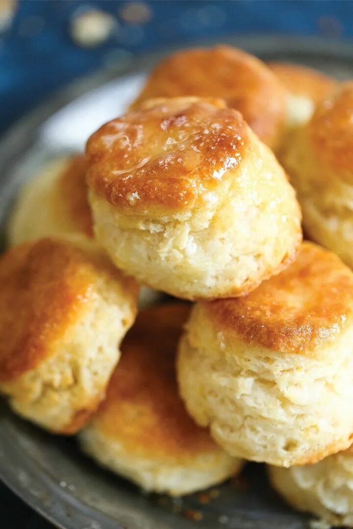 Пышное печенье с фото 15 Recipes for Fluffy, Flaky Homemade Biscuits Homemade biscuits, Flaky biscuits