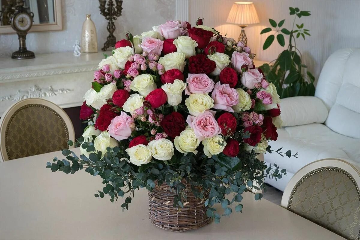 Огромный шикарный букет цветов, Flowers & Gifts Moscow, buy at a price of 49999 