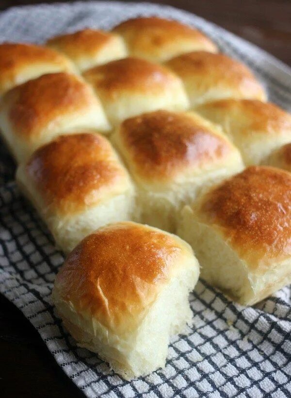 Пышные булочки на кефире с фото Make-Ahead Soft Yeast Rolls, Dinner Rolls Baker Bettie Recipe Easy yeast rolls, 