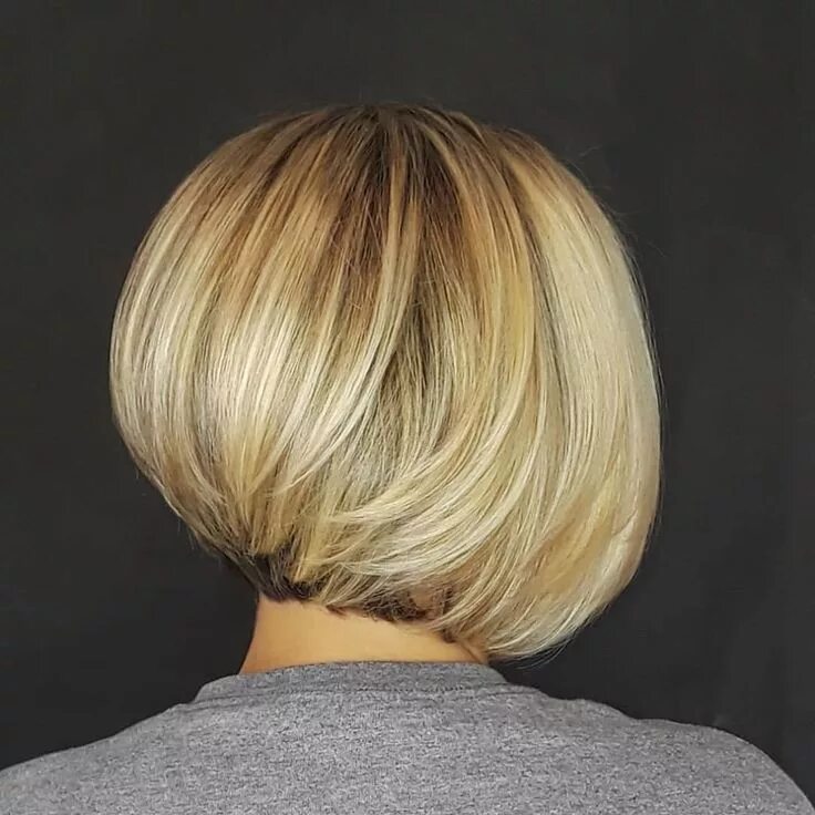 Пышный боб фото The perfect bob cut! @pennysaxon Highligh Wavy bob hairstyles, Long hair styles,