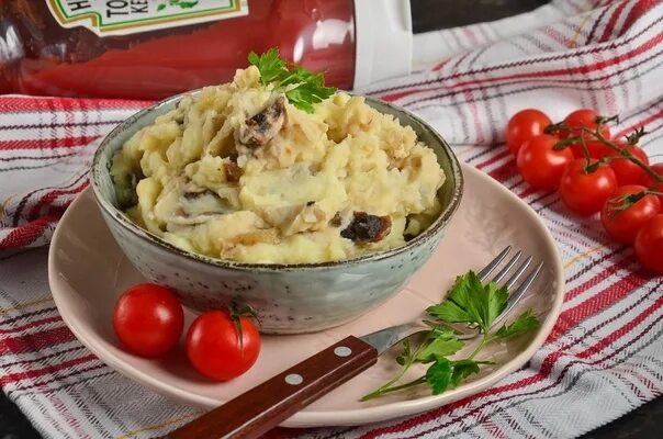 Пюре с грибами фото ✅ Картофельное пюре с шампиньонами Ингредиенты: Картофель 600 г Шампиньоны 150 г