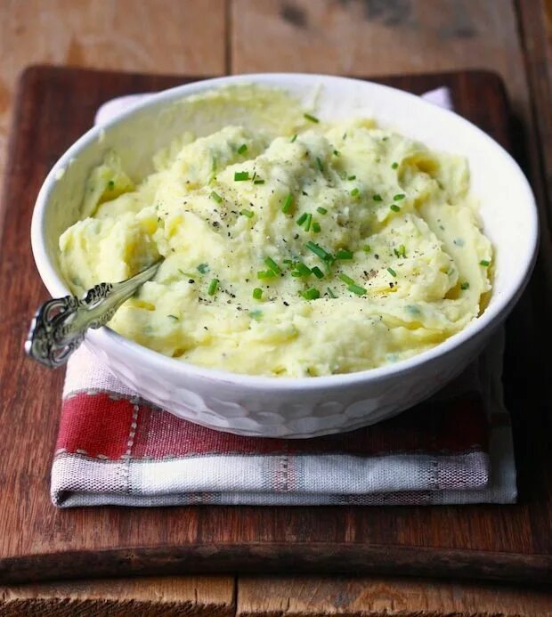 Пюре с луком рецепт с фото Garlic & Chives Mashed Potatoes Recipes, Mashed potato recipes, Potatoes