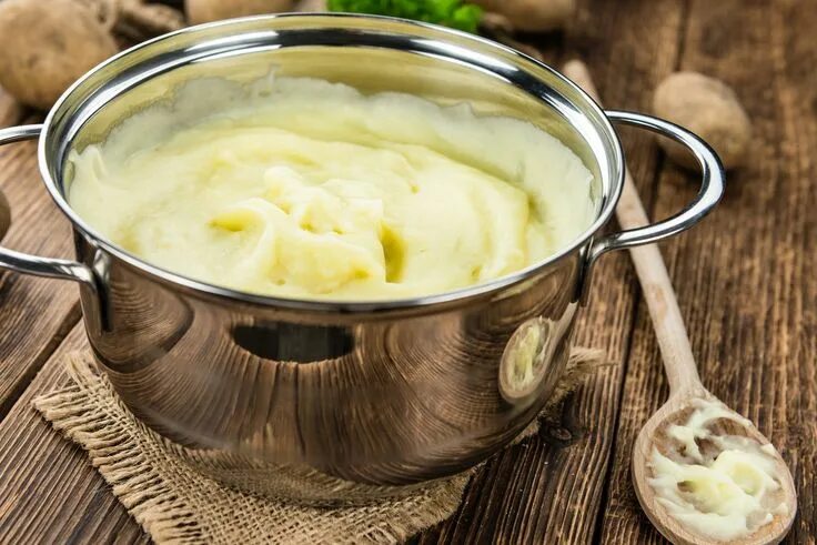 Пюре в кастрюле фото You’re Making Mashed Potatoes All Wrong Receitas, Fazer pure de batata, Purê de 