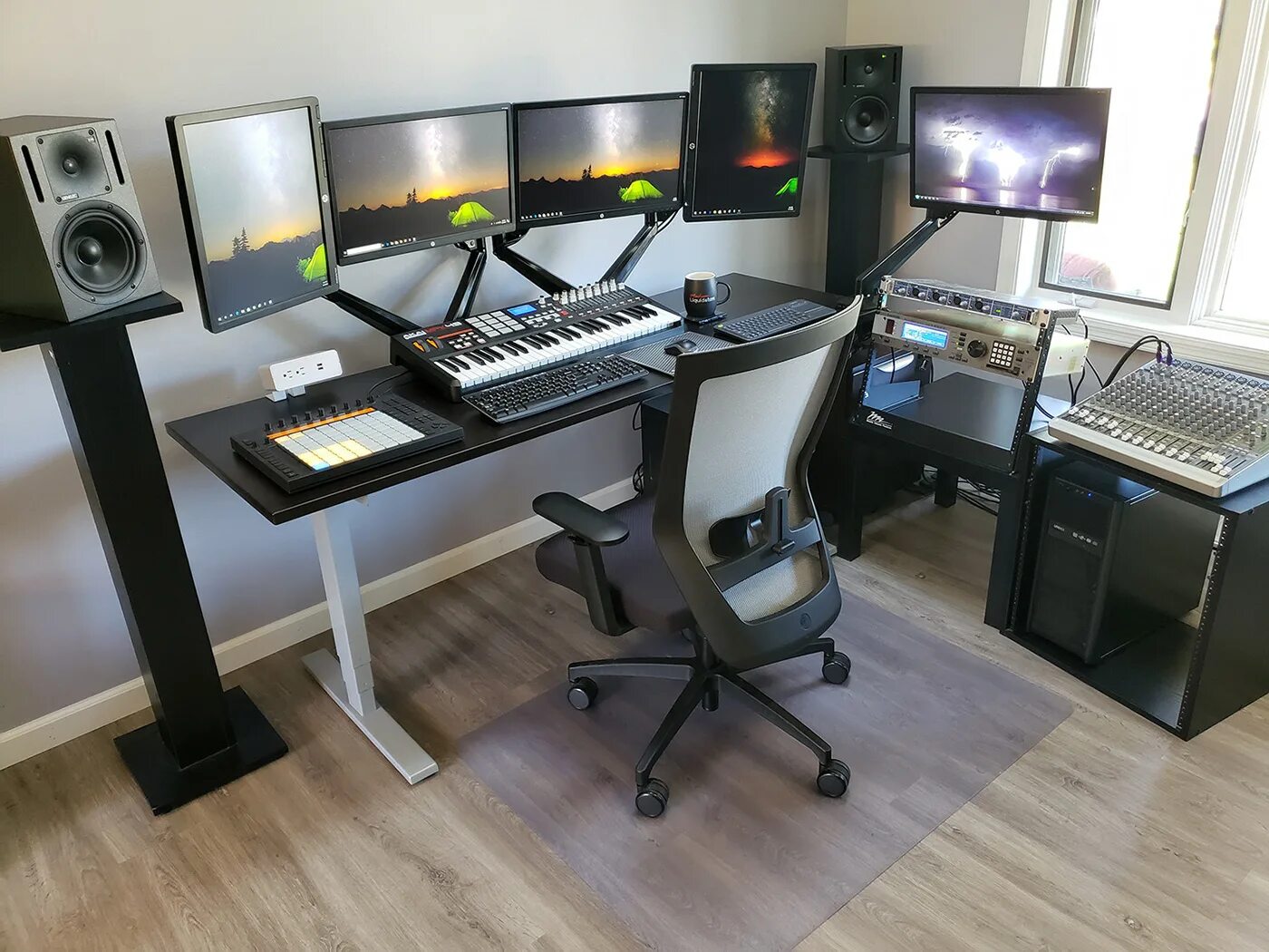 Рабочая станция фото Sit Stand Desk, Production Workstation :: Behance