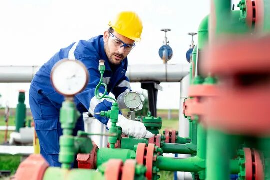 Рабочие на газе фото Gas Station Worker Изображения: просматривайте стоковые фотографии, векторные из