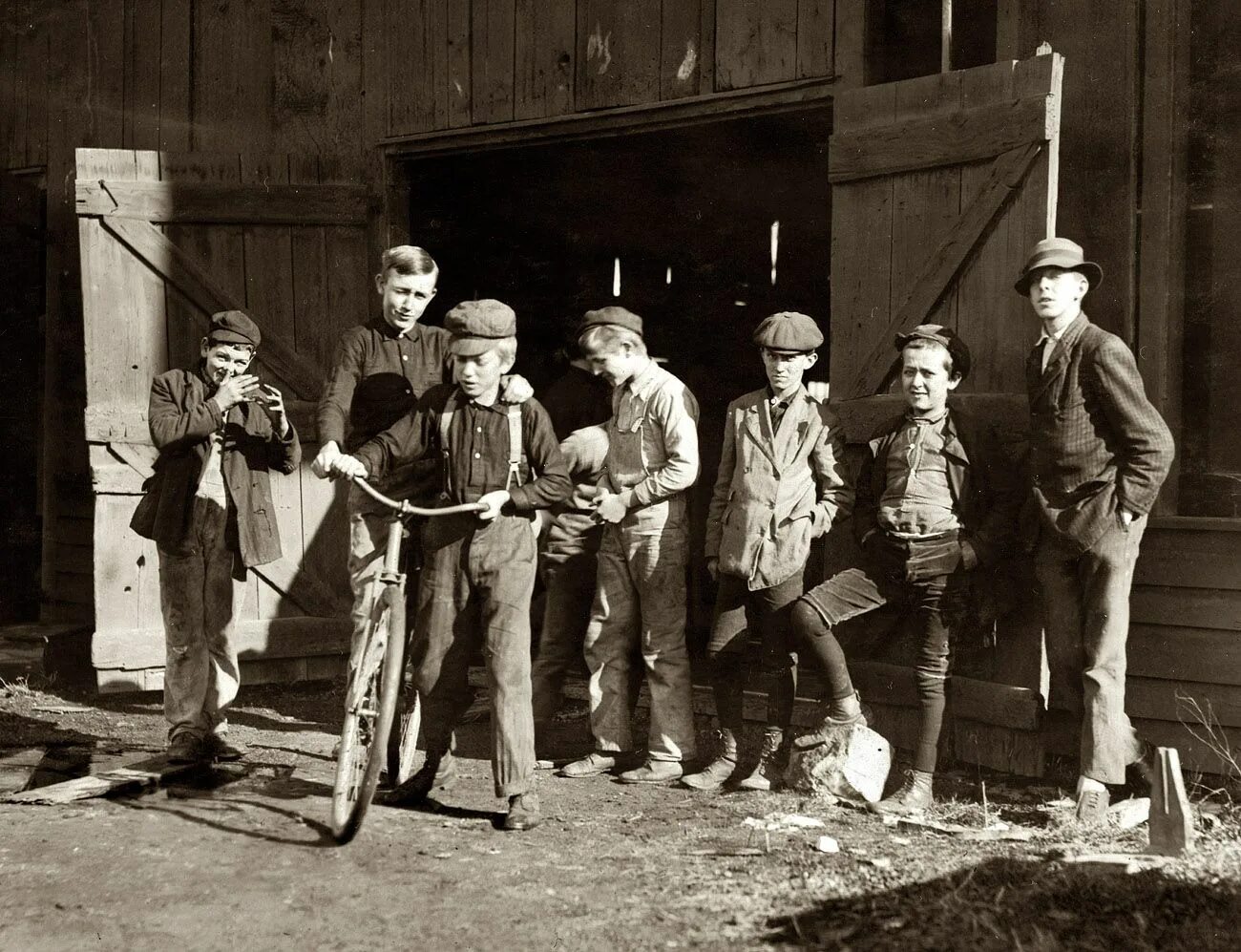 Рабочие начала 20 века фото Shorpy Historical Photo Archive :: Bottle Break: 1909 Shorpy historical photos, 