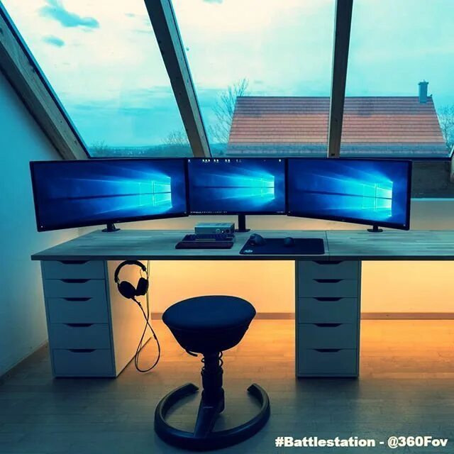 Рабочий стол реальное фото #setup #dreamsetup #workstation# battlestation #workspace #pcgaming# deskspace #