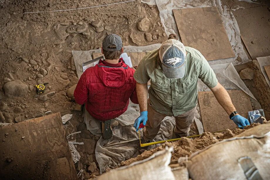 Работа археологов фото Archaeologists discover remains of 9 Neanderthals near Rome Entertainment