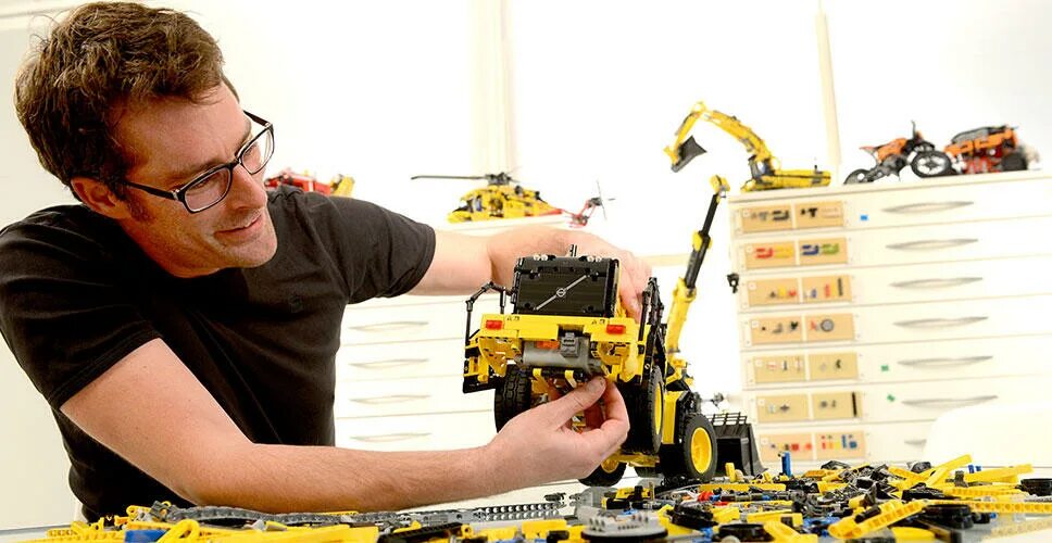 Работа конструктора фото Conexpo 2014 Press Release: Volvo teams up with LEGO Group to make miniature mar