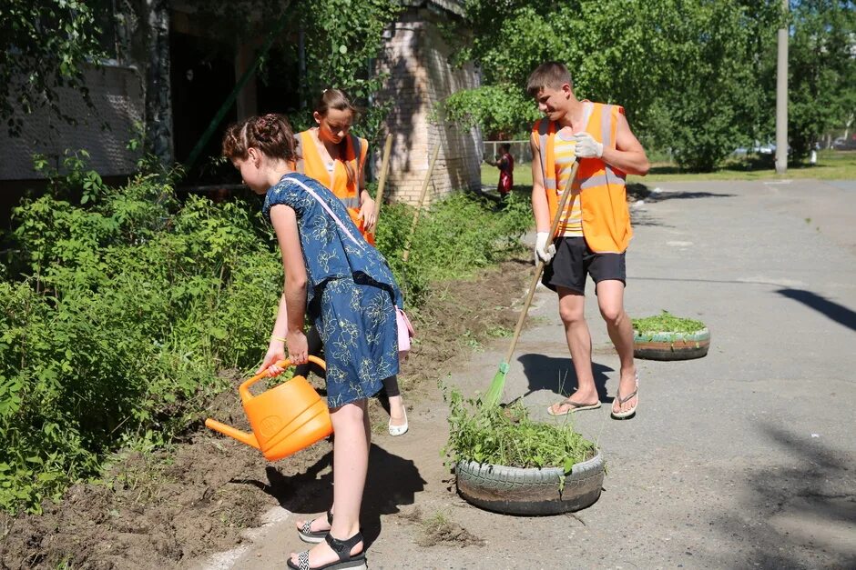 Работа летом фото На летних каникулах в Сургуте трудоустроят около тысячи подростков Главное Офици