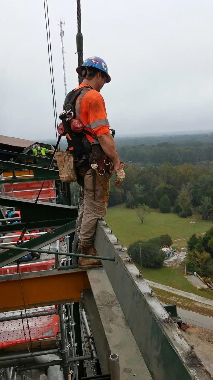 Работа монтажником фото Gettin paid to be high Steel worker, Construction worker, Steel erectors